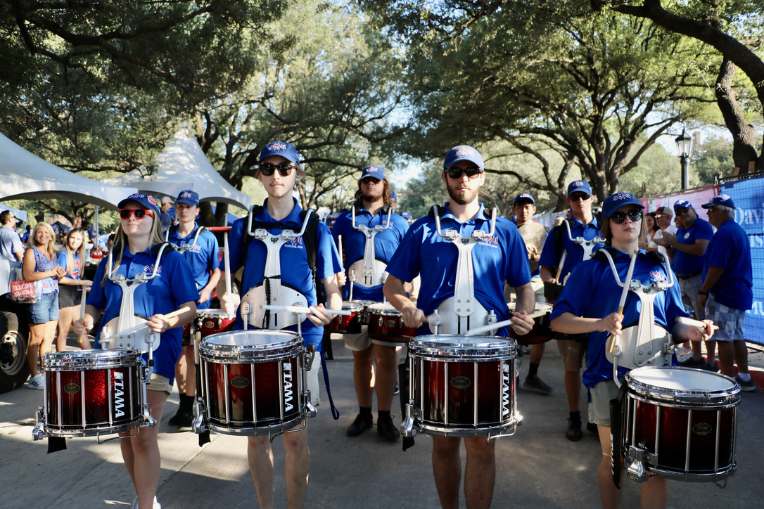 Mustang Band parade down SMU Boulevard with snare drums