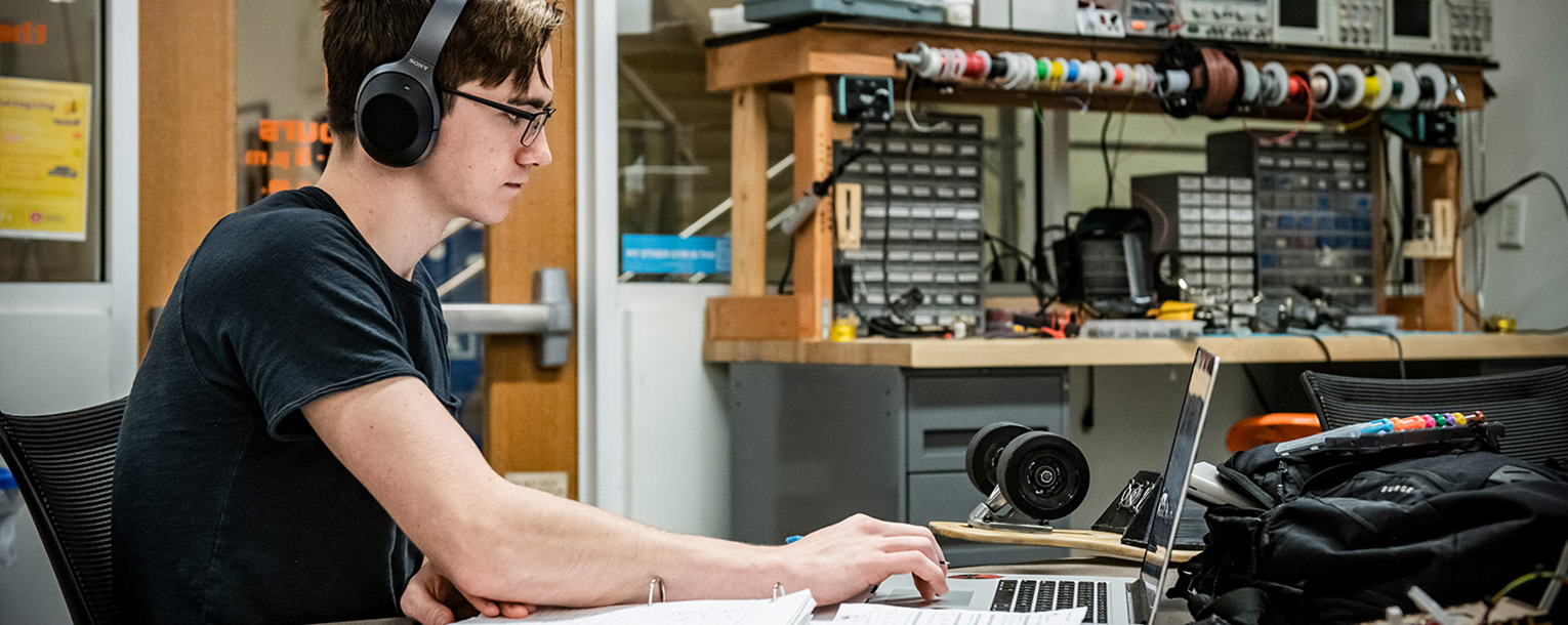 Photo of a student in the Deason Innovation Gym