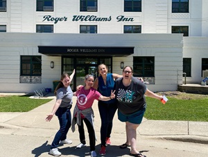 Students at Baptist Conference in front of Roger Williams Inn