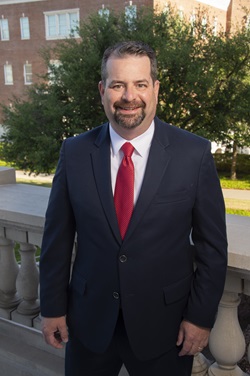 Headshot of Bobby Lothringer